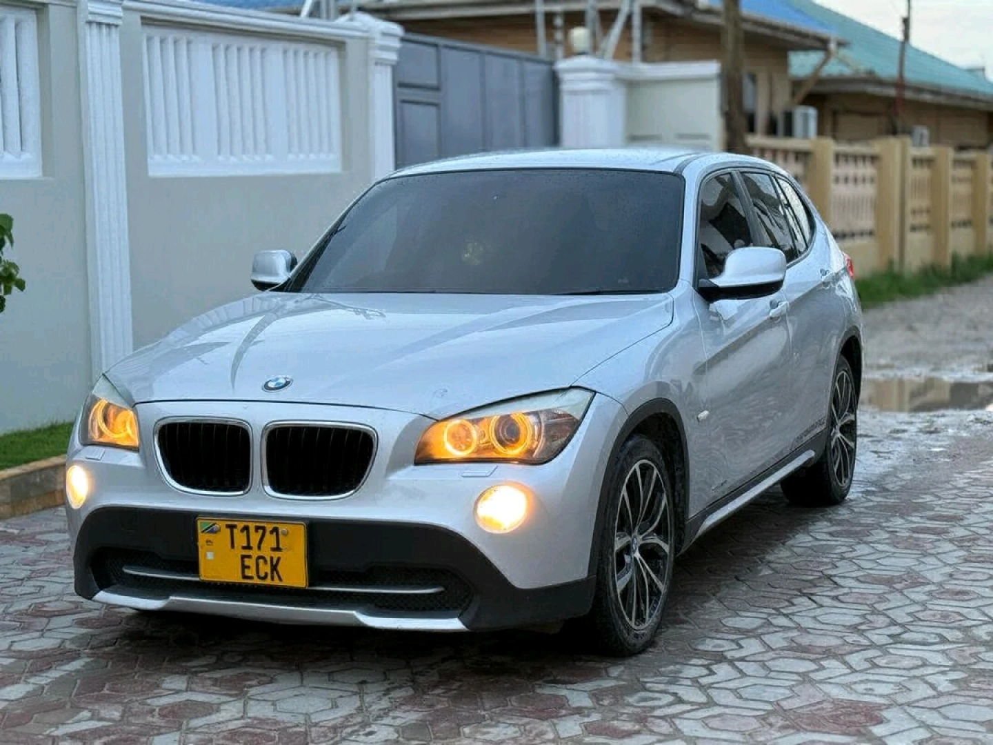 Silver BMW X1 SUV 1990 Cc thumbnail 2