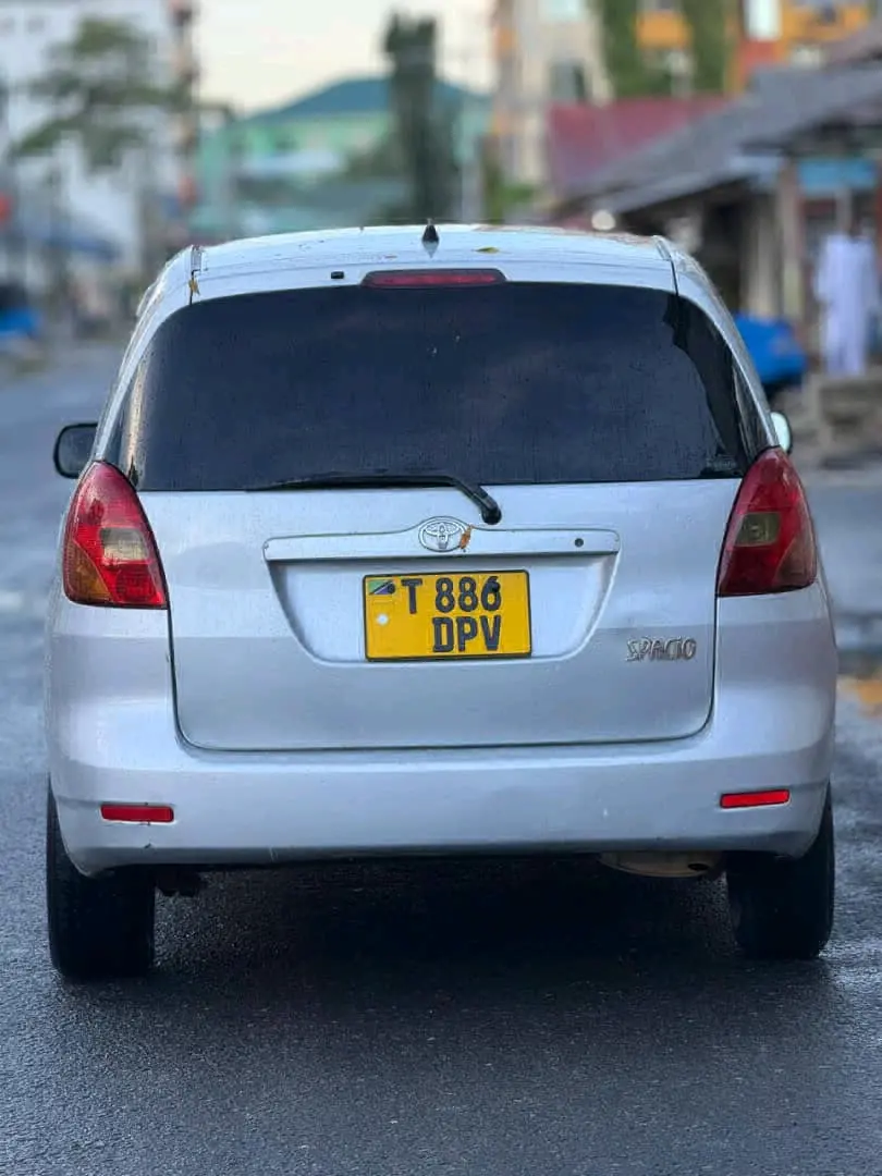 Toyota Spacio 2003 Silver Full AC thumbnail 2