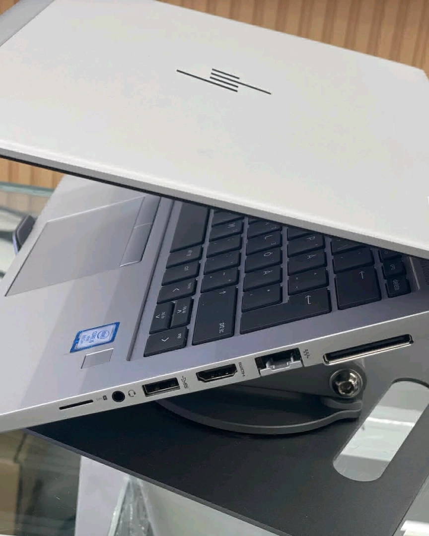 HP EliteBook 830 G5 Core i5 7th Gen Laptop thumbnail 3