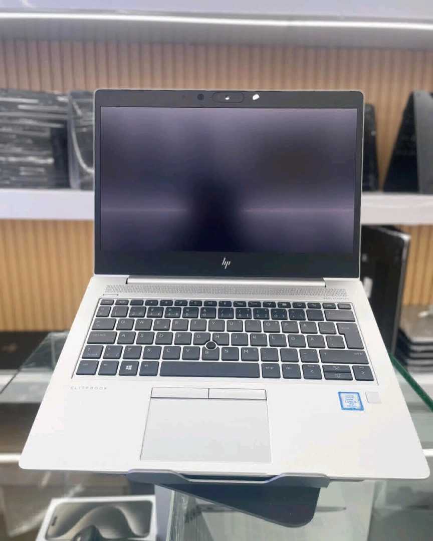 HP EliteBook 830 G5 Core i5 7th Gen Laptop thumbnail 4