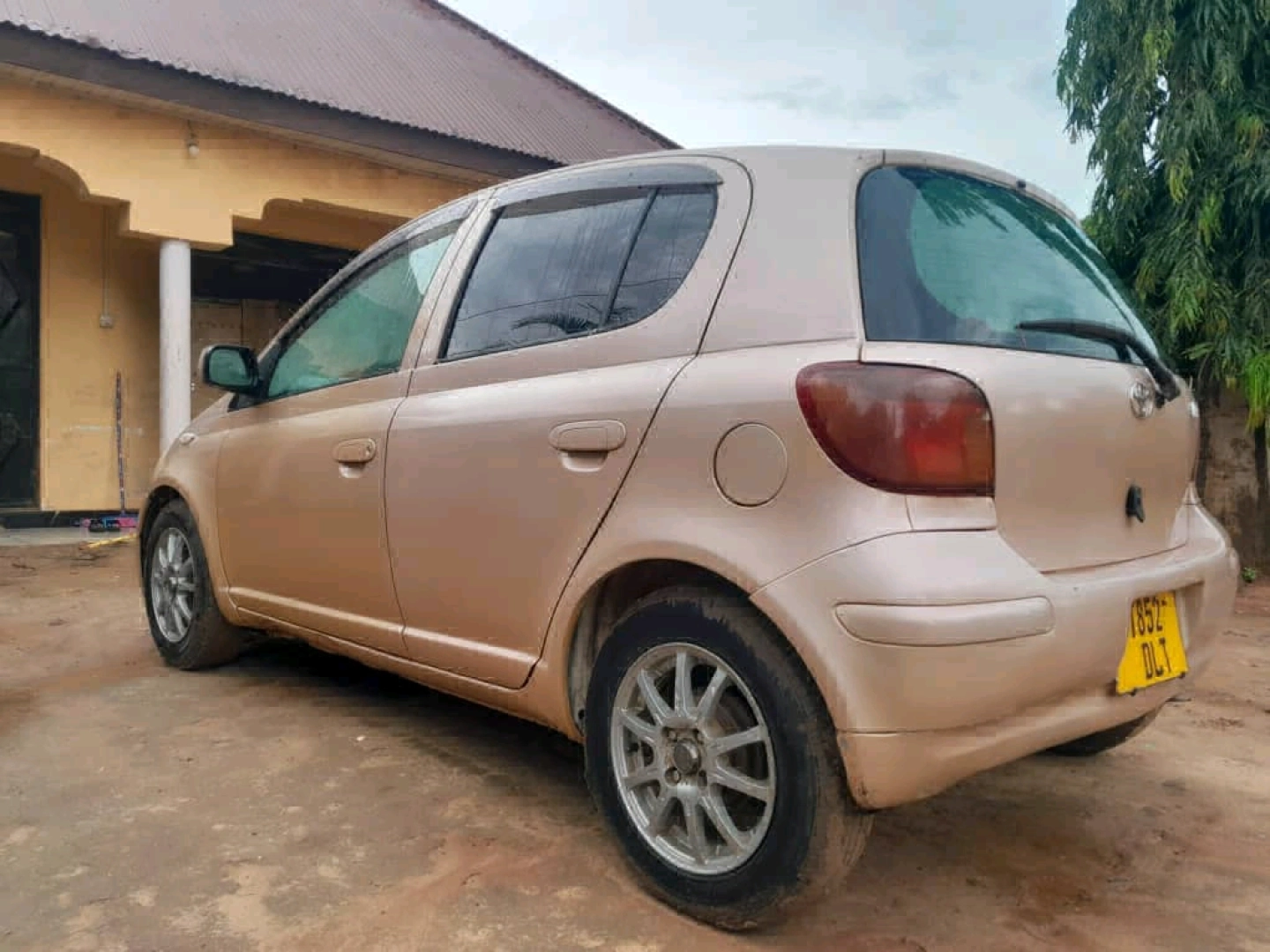 Used Toyota Vitz Old Model Automatic 990 CC