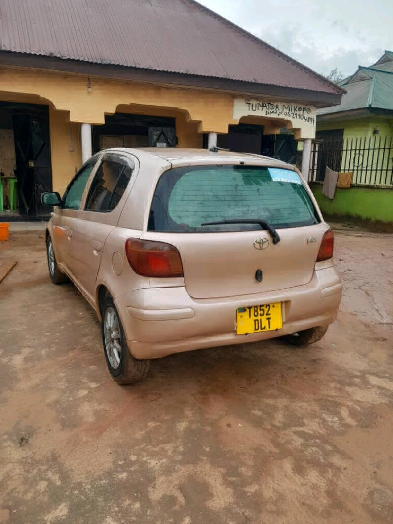 Used Toyota Vitz Old Model Automatic 990 CC thumbnail 2