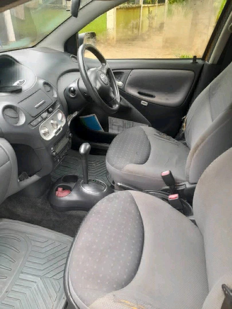 Used Toyota Vitz Old Model Automatic 990 CC thumbnail 3