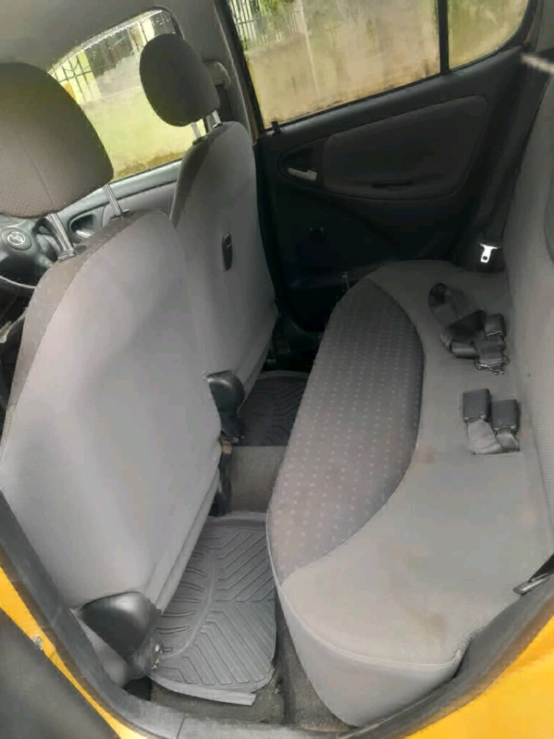 Used Toyota Vitz Old Model Automatic 990 CC thumbnail 4