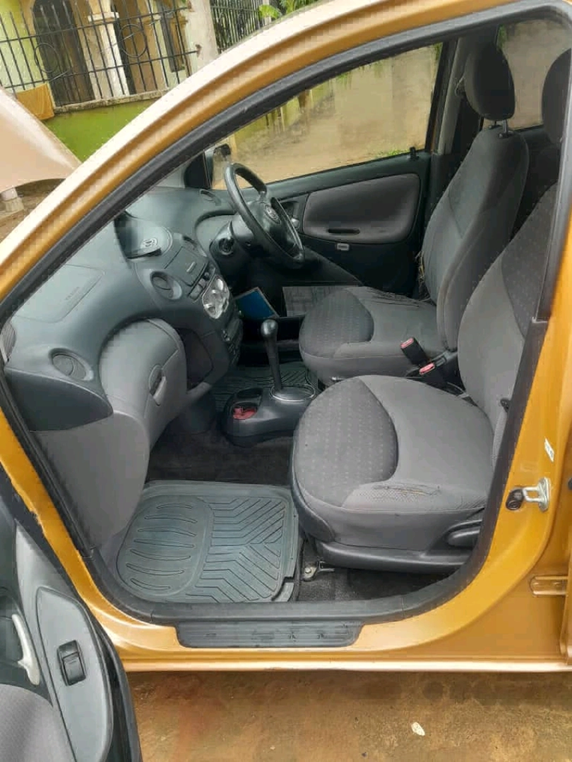 Used Toyota Vitz Old Model Automatic 990 CC thumbnail 5