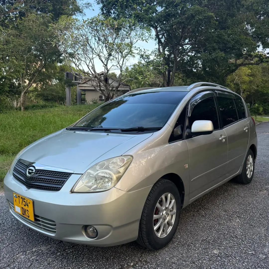 Toyota Spacio 2004 thumbnail 2
