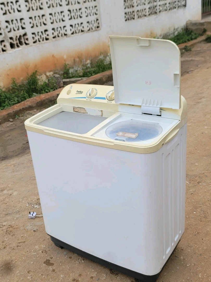Beko 9kg Twin-Tub Washing Machine thumbnail 2