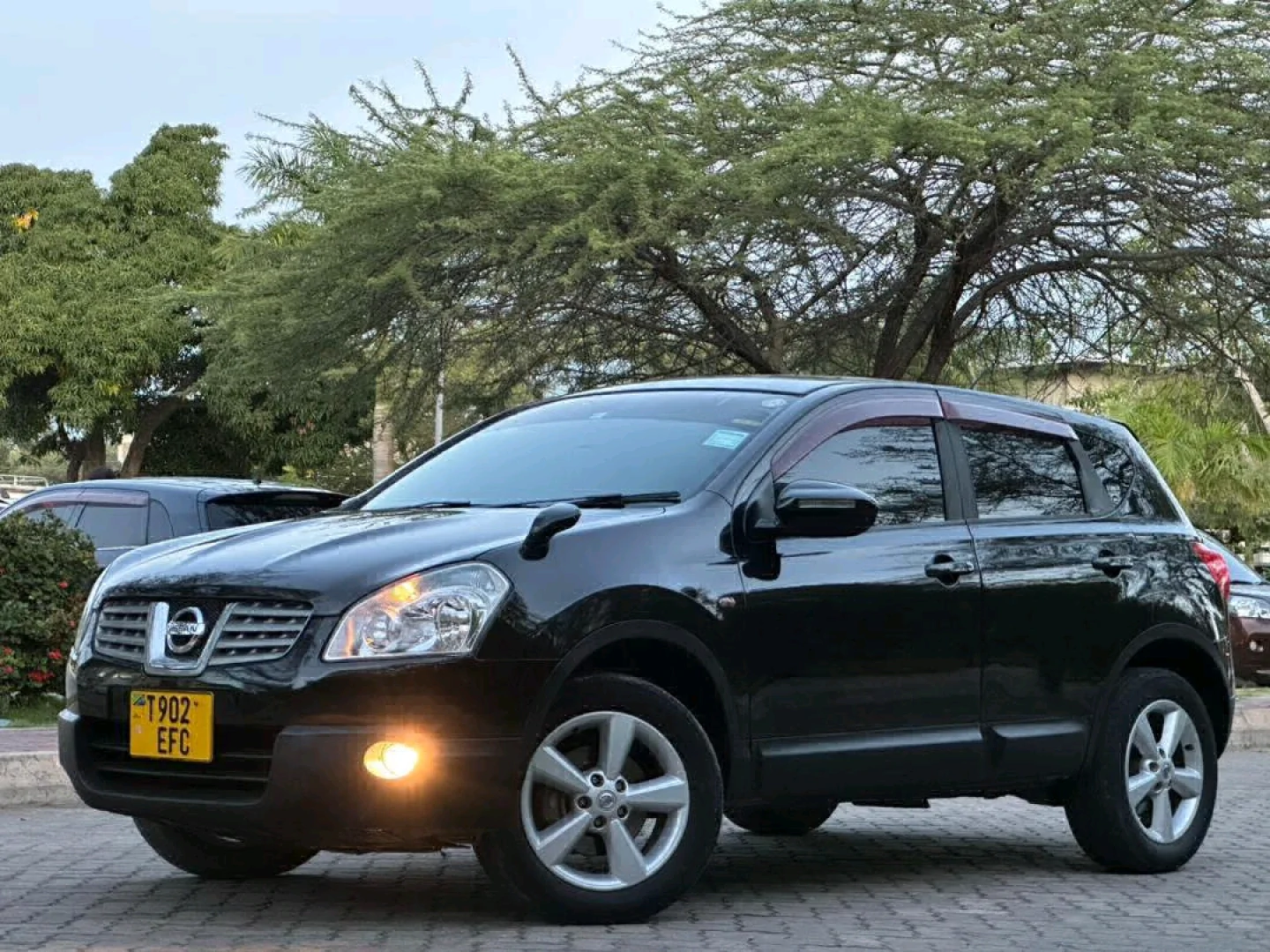 Black Nissan Dualis (Qashqai) 2009 EFC for Sale thumbnail 4
