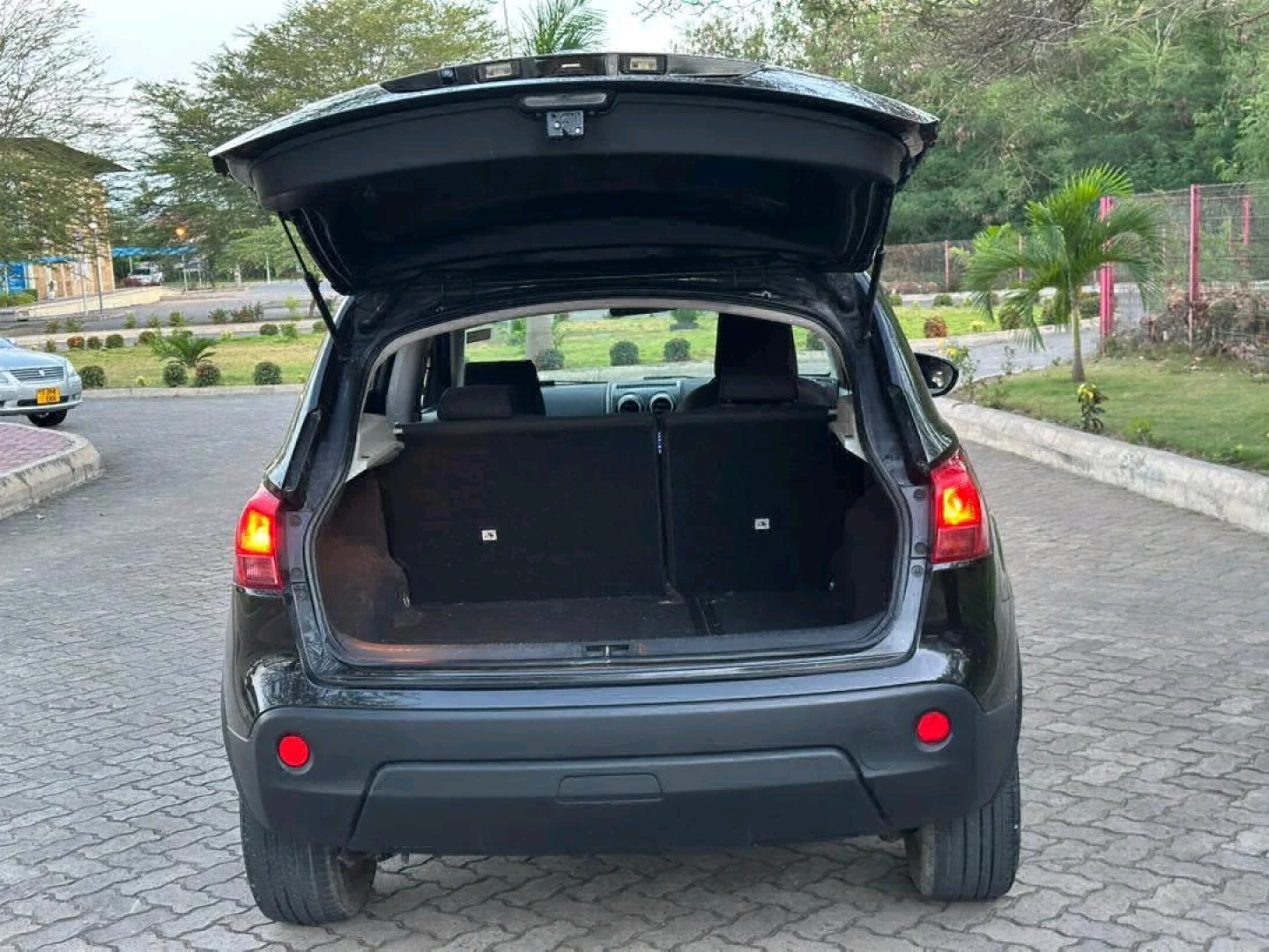 Black Nissan Dualis (Qashqai) 2009 EFC for Sale thumbnail 7