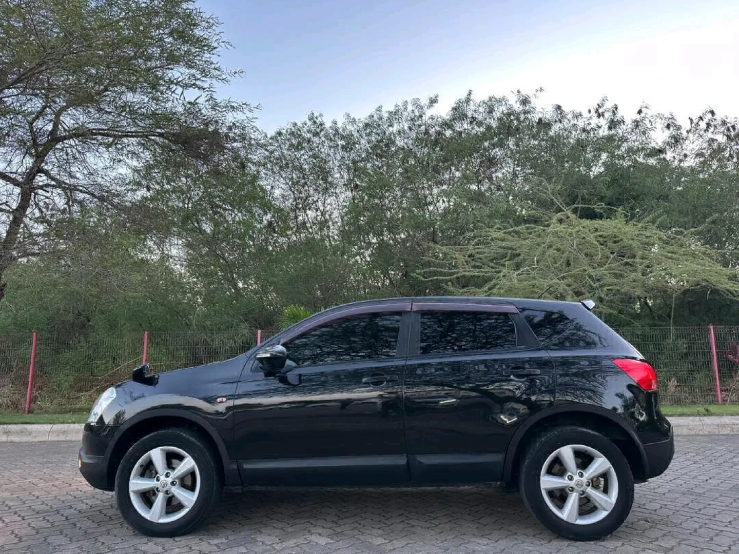 Black Nissan Dualis (Qashqai) 2009 EFC for Sale thumbnail 8
