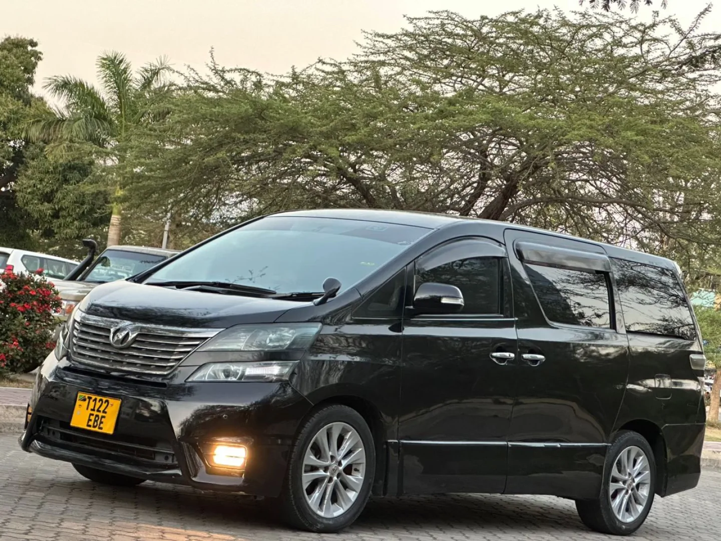 Used Toyota Vellfire 2009 (Reg EBE)