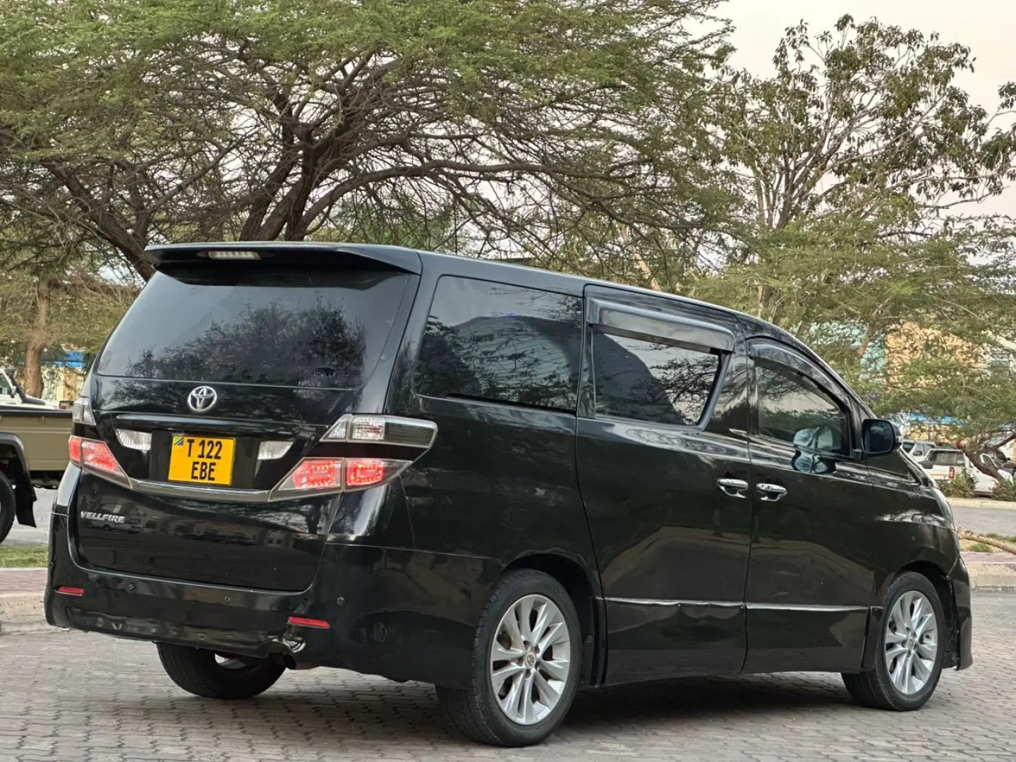 Used Toyota Vellfire 2009 (Reg EBE) thumbnail 2