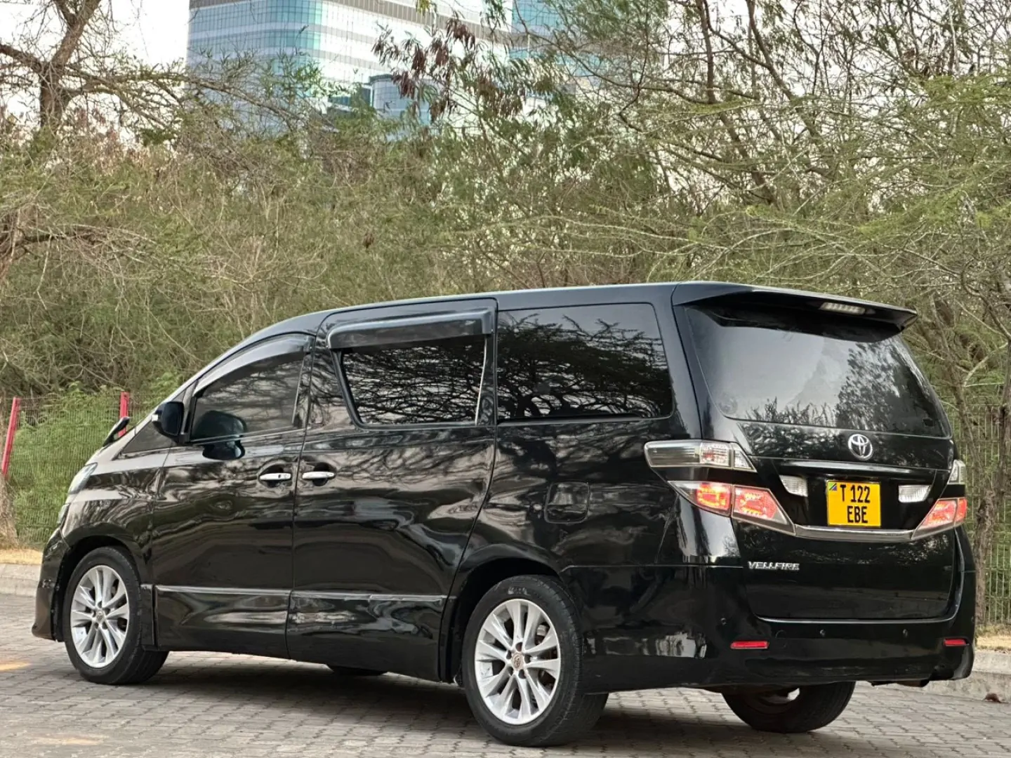 Used Toyota Vellfire 2009 (Reg EBE) thumbnail 3