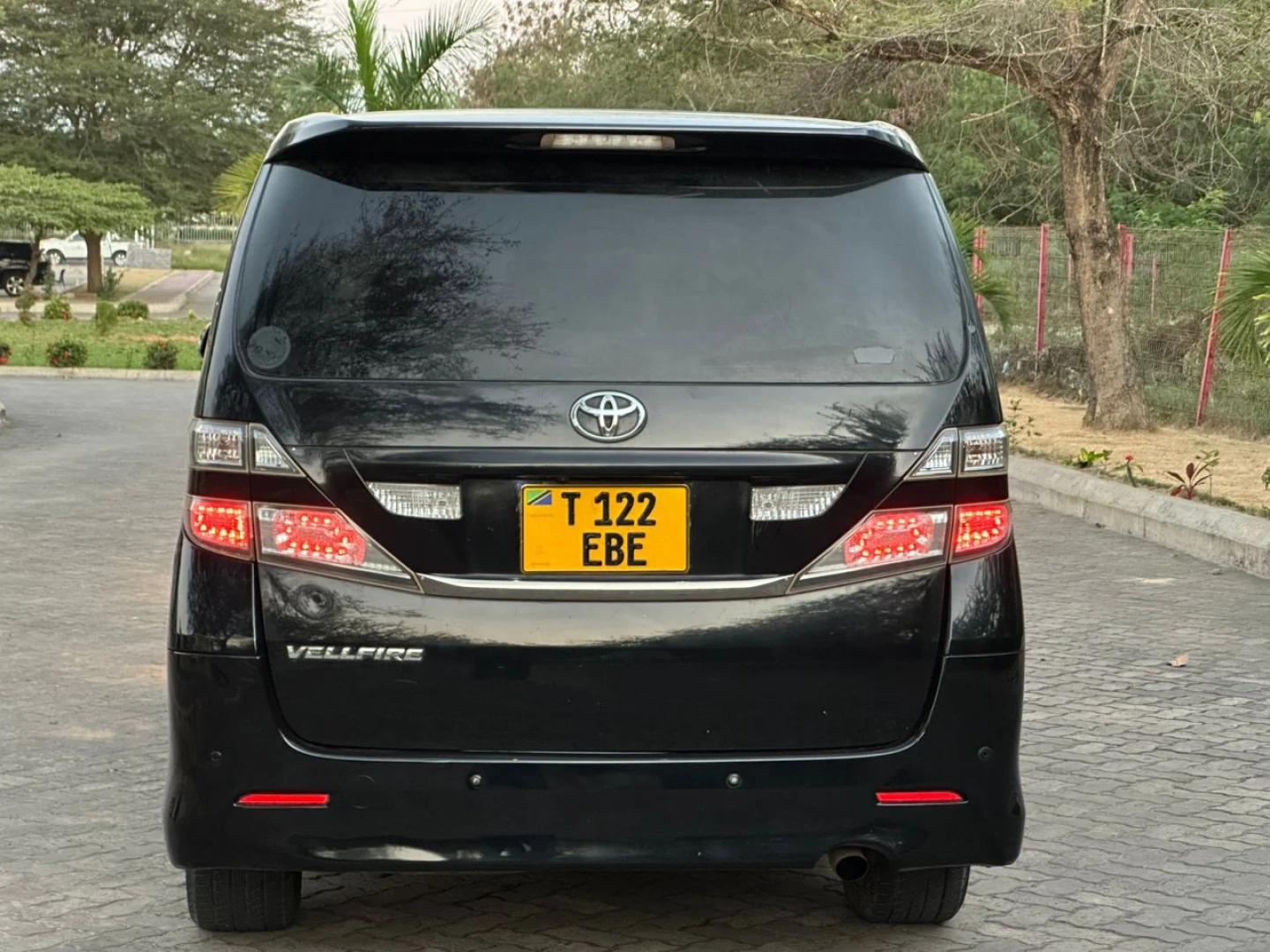 Used Toyota Vellfire 2009 (Reg EBE) thumbnail 4