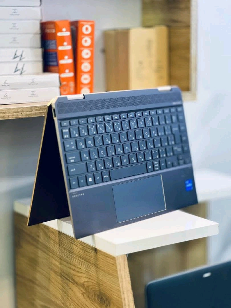 HP Spectre x360 13 Core i7 8th Gen Laptop 16GB/512GB SSD thumbnail 4