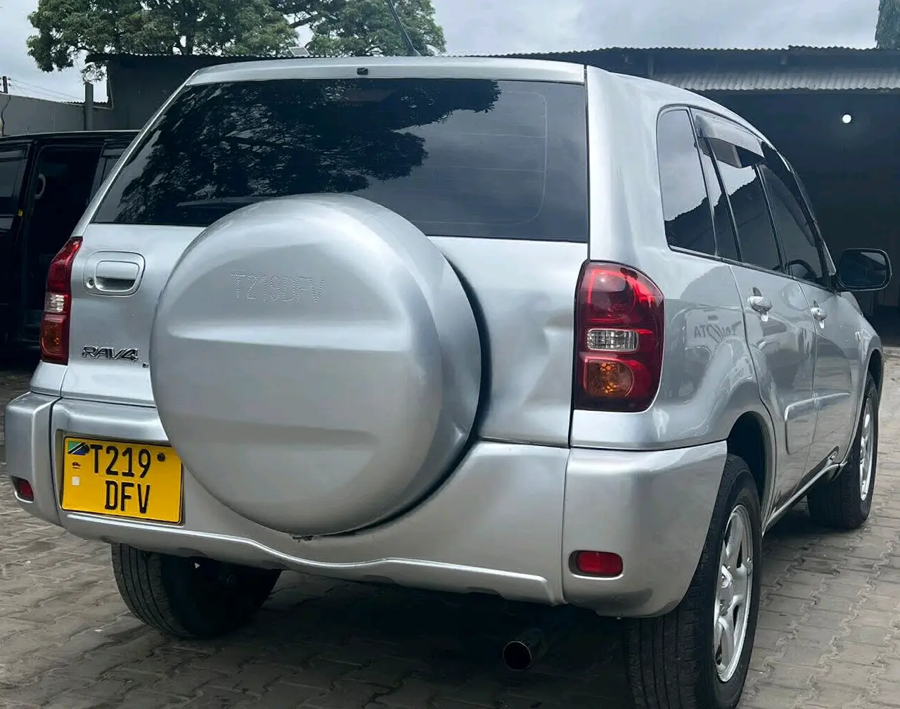 Silver Toyota RAV4 (DFV) thumbnail 2