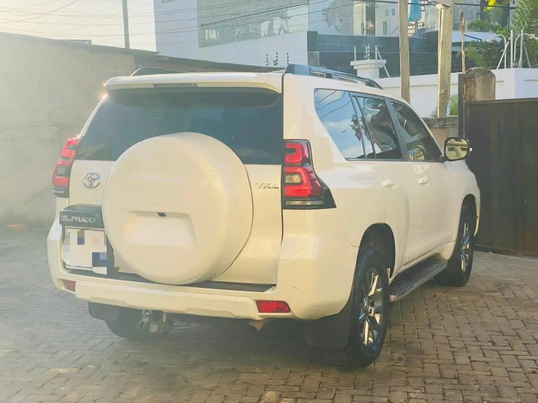 2022 Toyota Land Cruiser Prado KDJ150 thumbnail 3