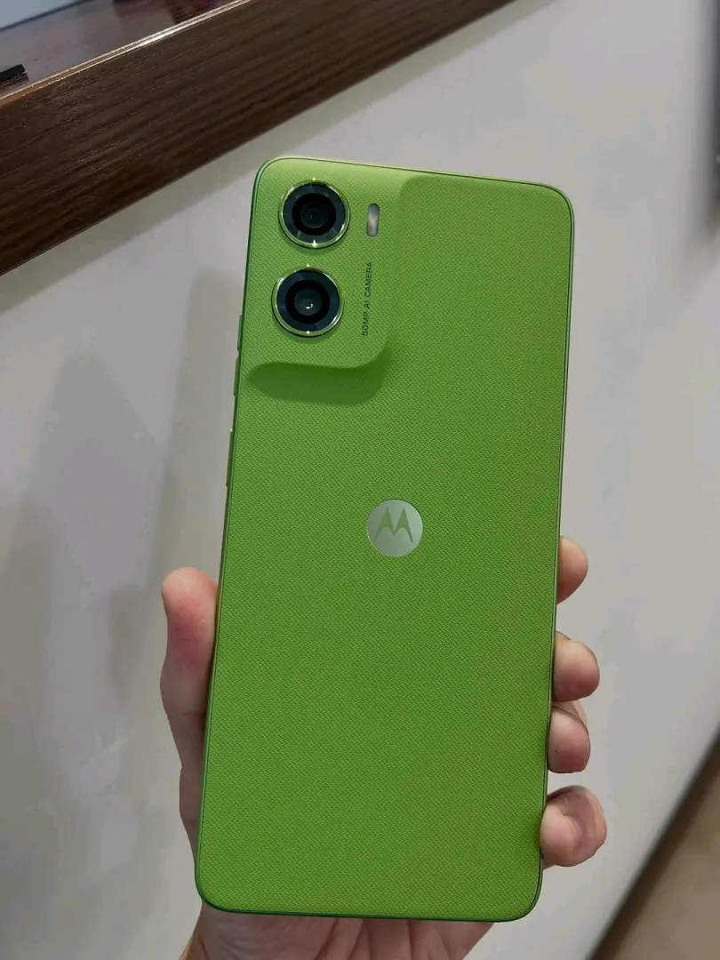 New Motorola G06 Smartphone (Green, 256GB) thumbnail 3
