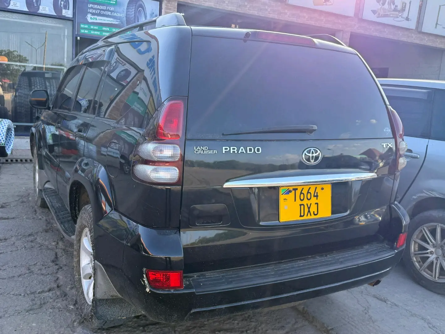 Toyota Land Cruiser Prado 120 (2005) - Black thumbnail 3