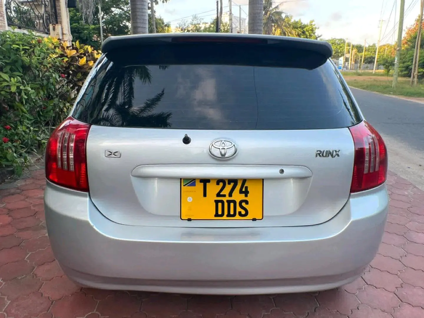 Toyota RunX 2004 Silver thumbnail 2