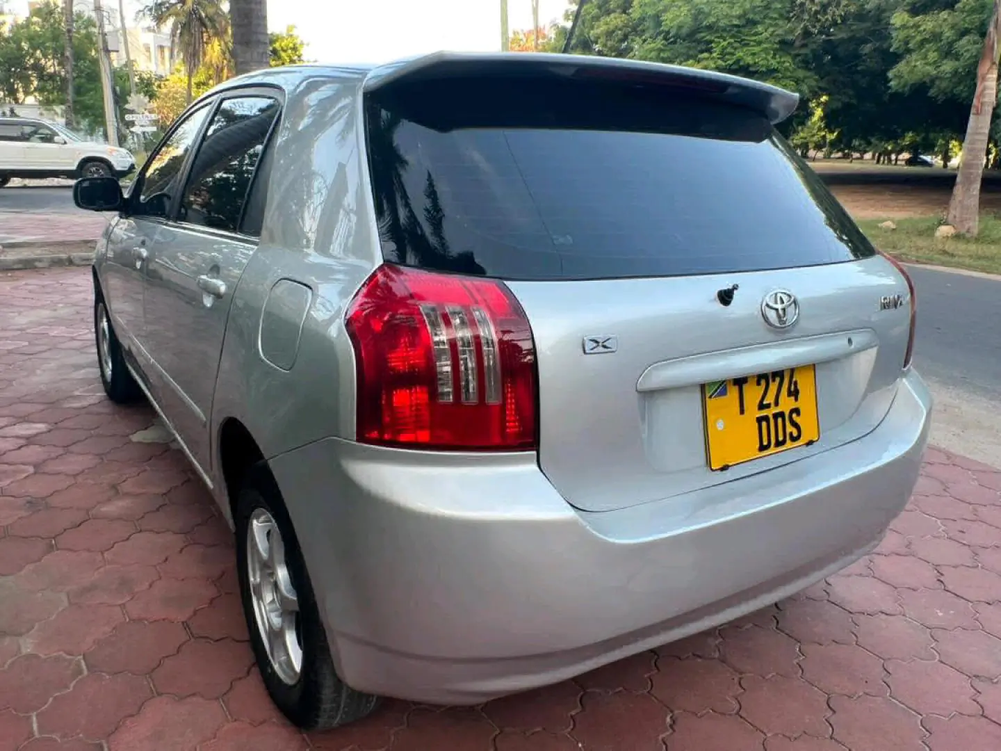 Toyota RunX 2004 Silver thumbnail 4