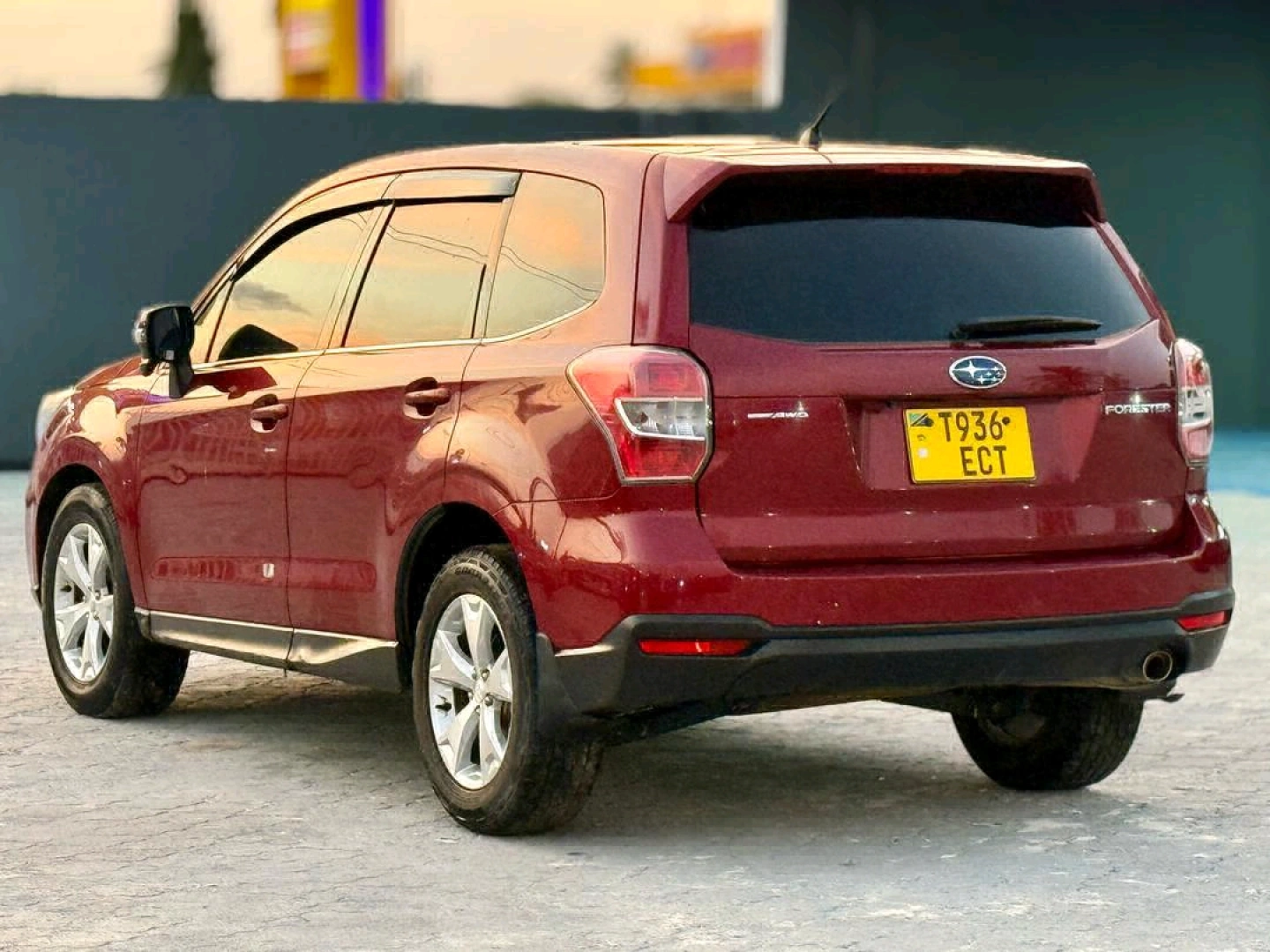 Red Subaru Forester/Impreza SUV thumbnail 4