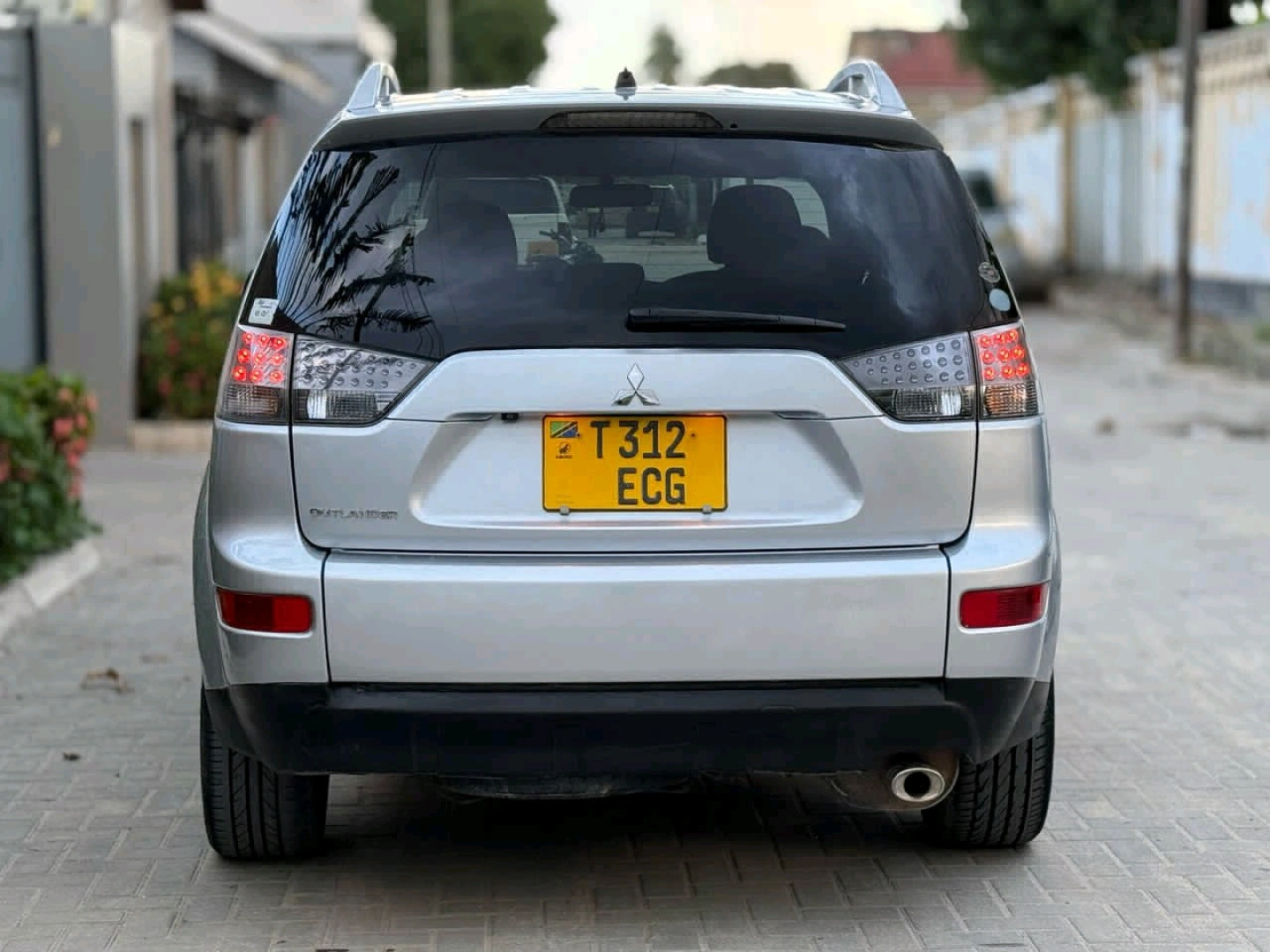 Mitsubishi Outlander SUV 2006, 7 Seater thumbnail 2