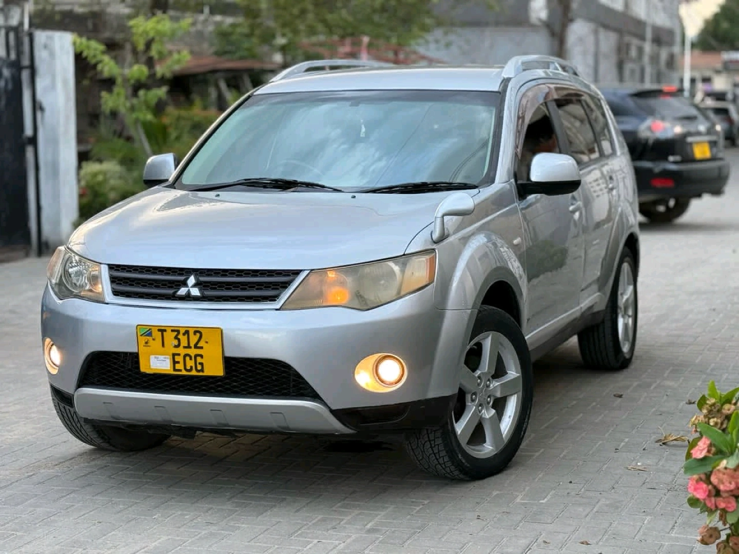 Mitsubishi Outlander SUV 2006, 7 Seater thumbnail 3
