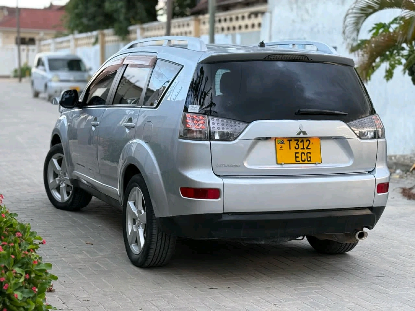 Mitsubishi Outlander SUV 2006, 7 Seater thumbnail 4