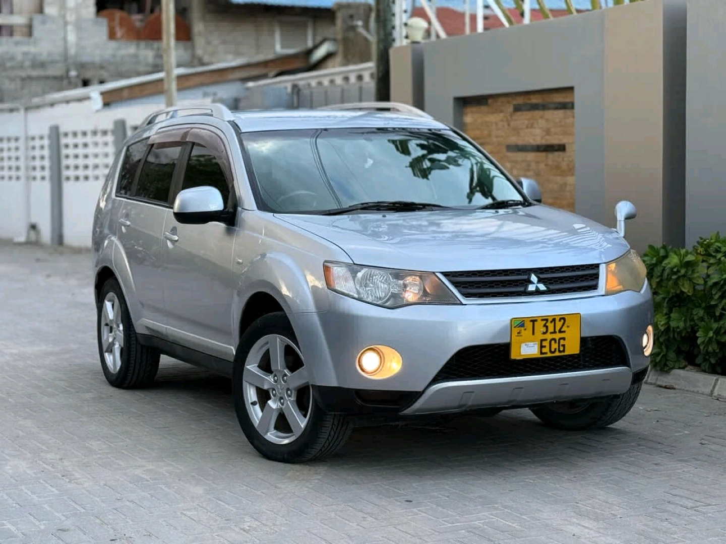 Mitsubishi Outlander SUV 2006, 7 Seater thumbnail 5