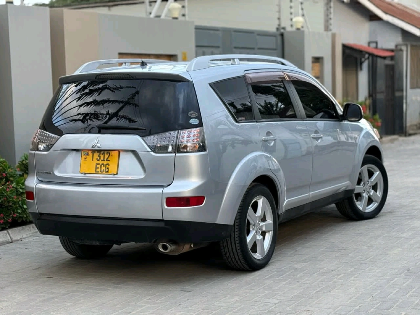 Mitsubishi Outlander SUV 2006, 7 Seater thumbnail 6