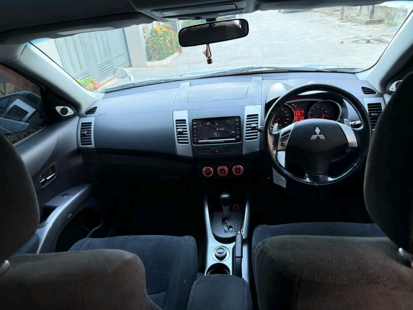 Mitsubishi Outlander SUV 2006, 7 Seater thumbnail 7