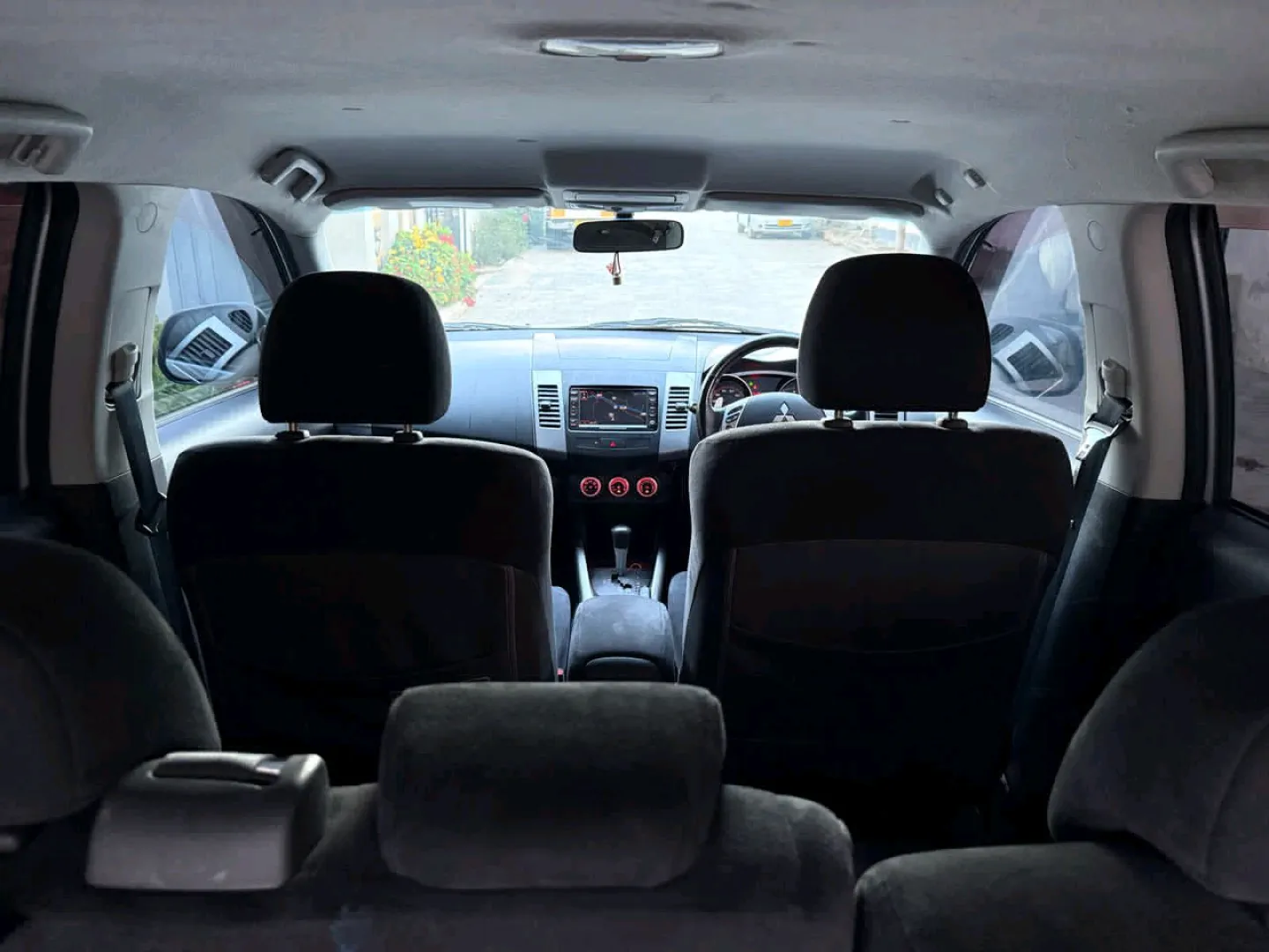 Mitsubishi Outlander SUV 2006, 7 Seater thumbnail 8