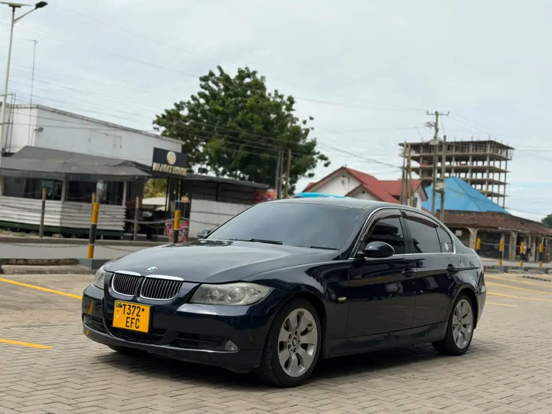 BMW 325i Sedan (EFC)