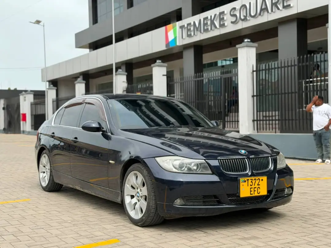 BMW 325i Sedan (EFC) thumbnail 2