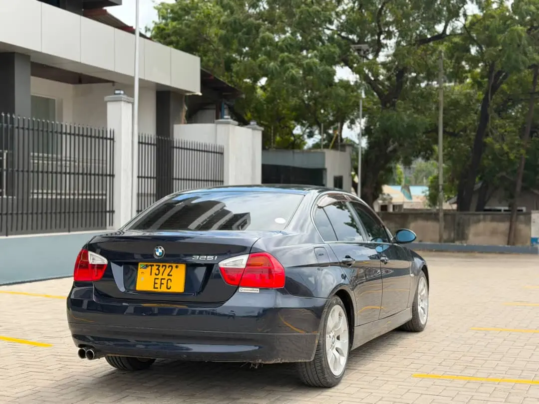 BMW 325i Sedan (EFC) thumbnail 3