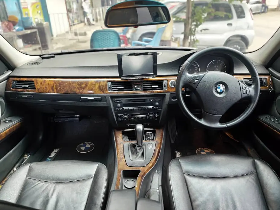 BMW 325i Sedan (EFC) thumbnail 5