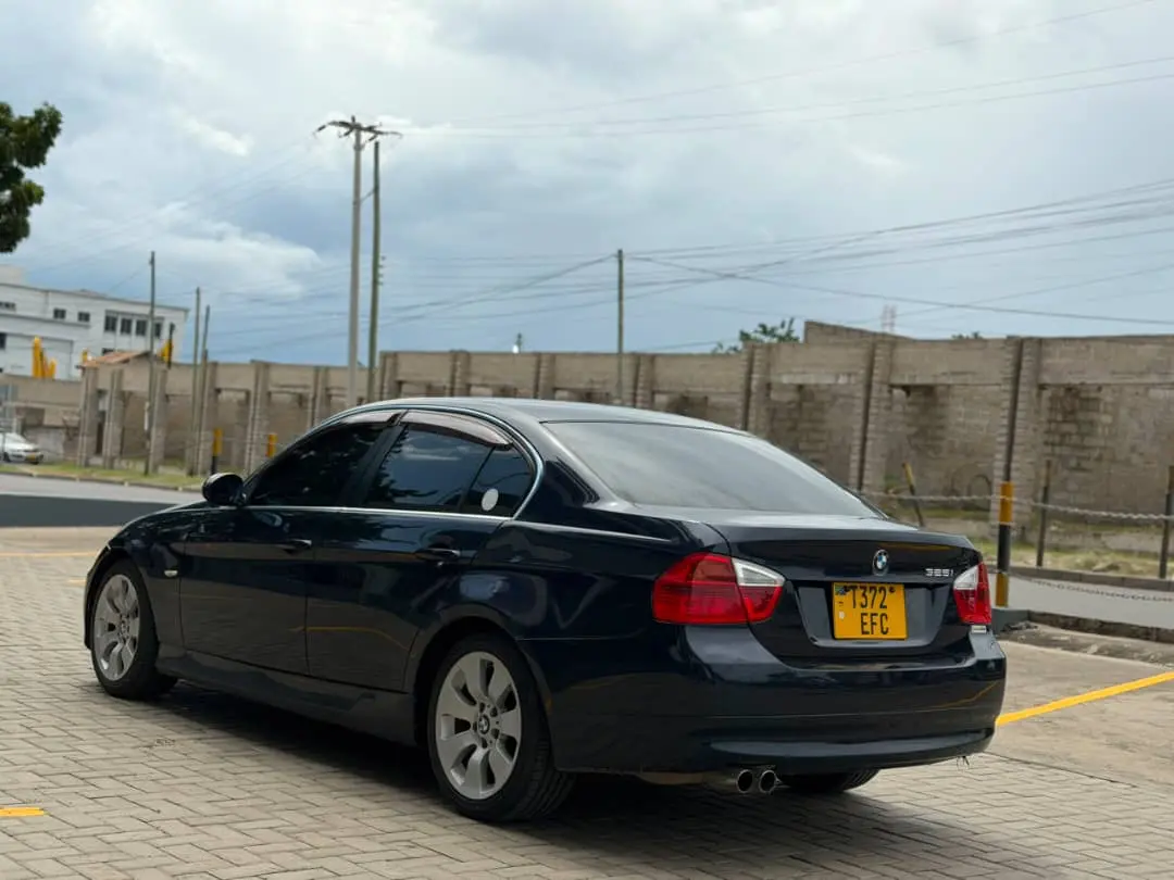 BMW 325i Sedan (EFC) thumbnail 7