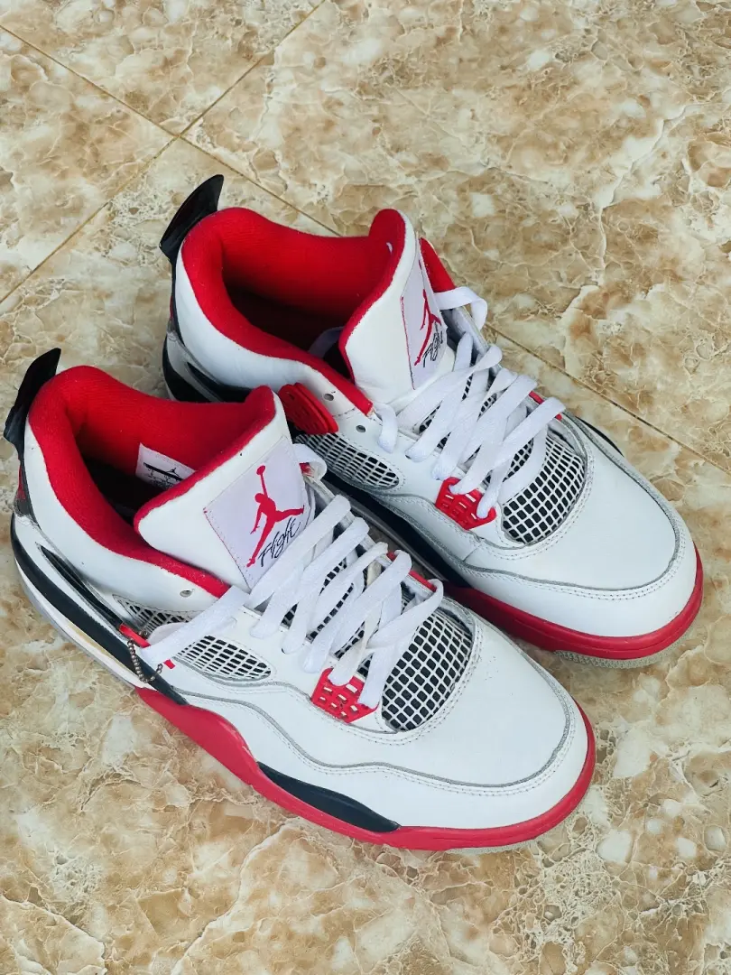 Air Jordan 4 Sneakers thumbnail 3