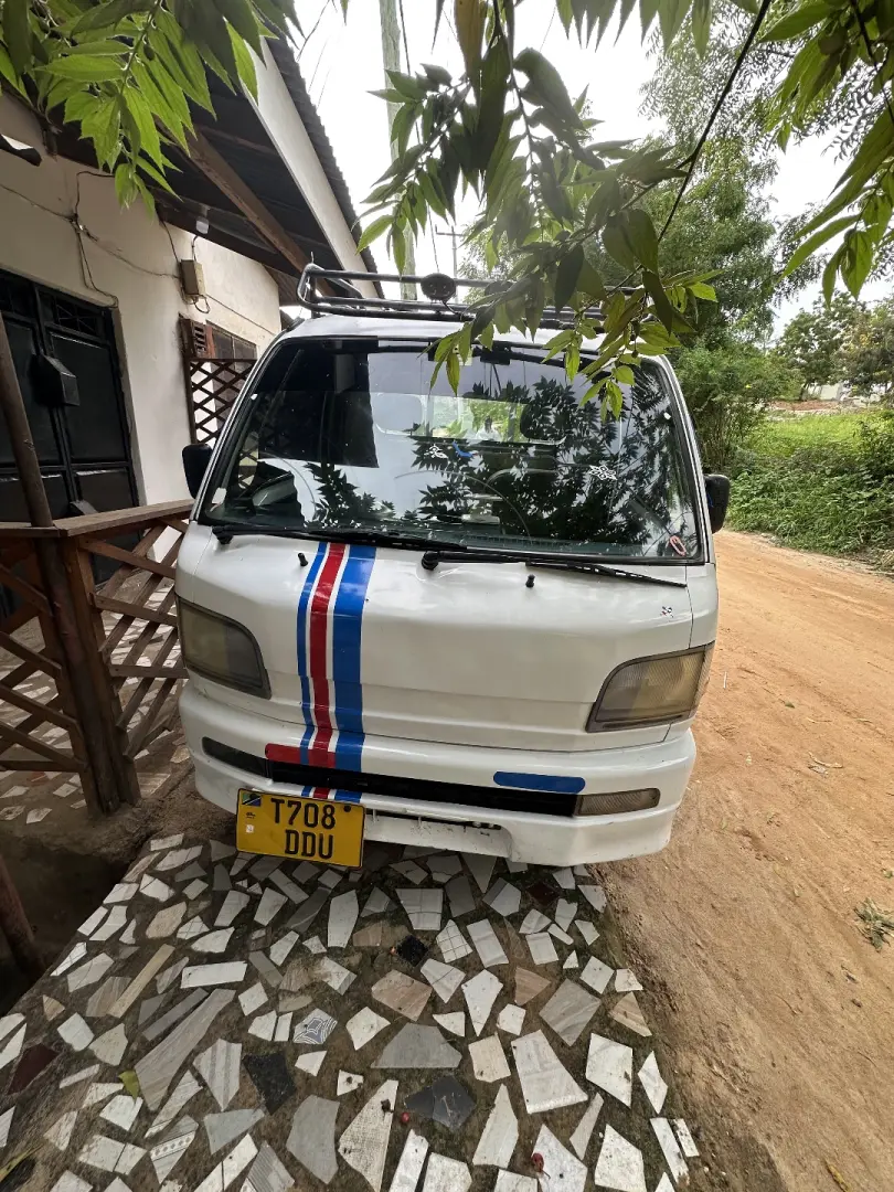 White Small Pickup Truck (Carry) for Sale thumbnail 2