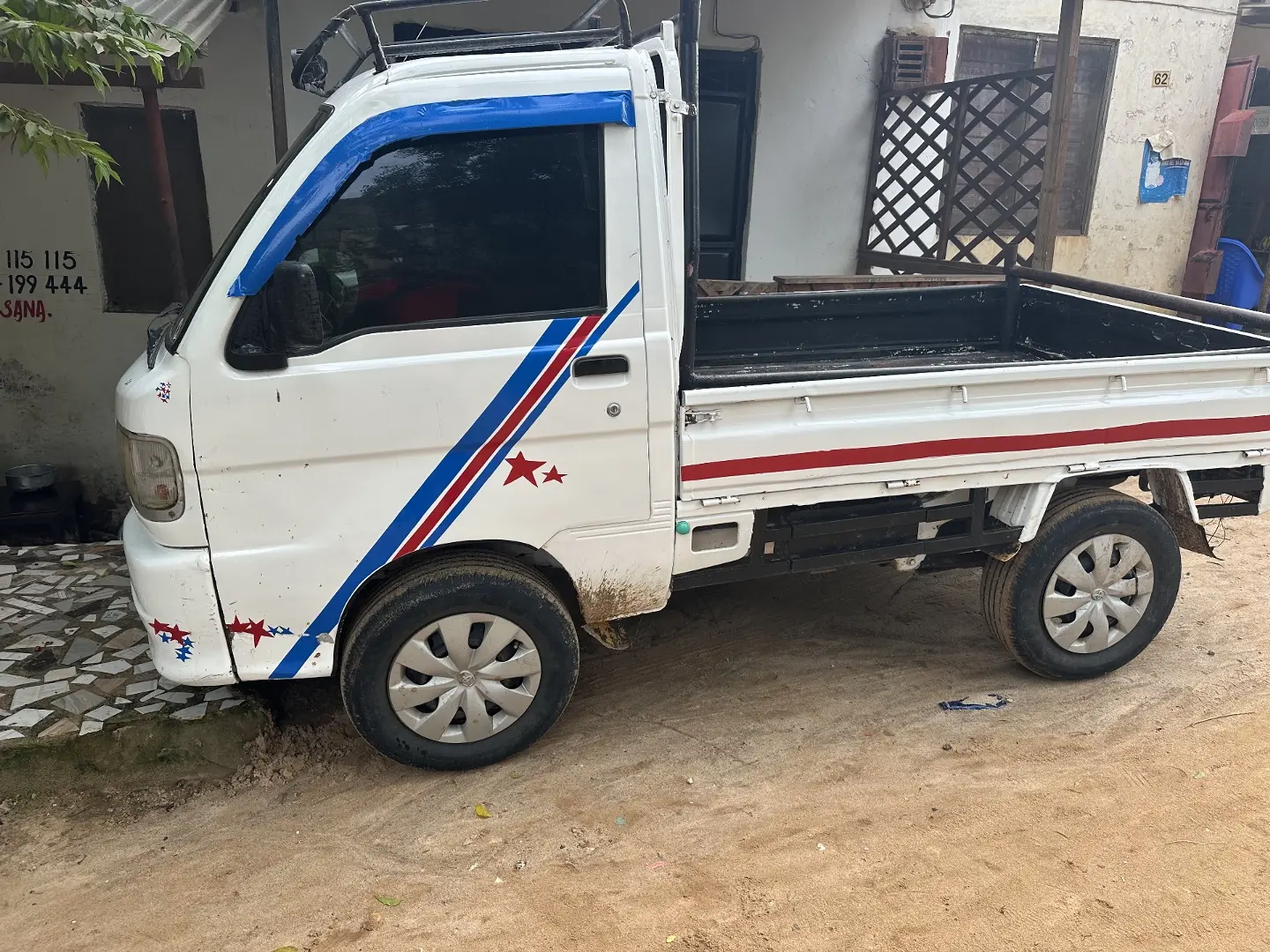 White Small Pickup Truck (Carry) for Sale thumbnail 5