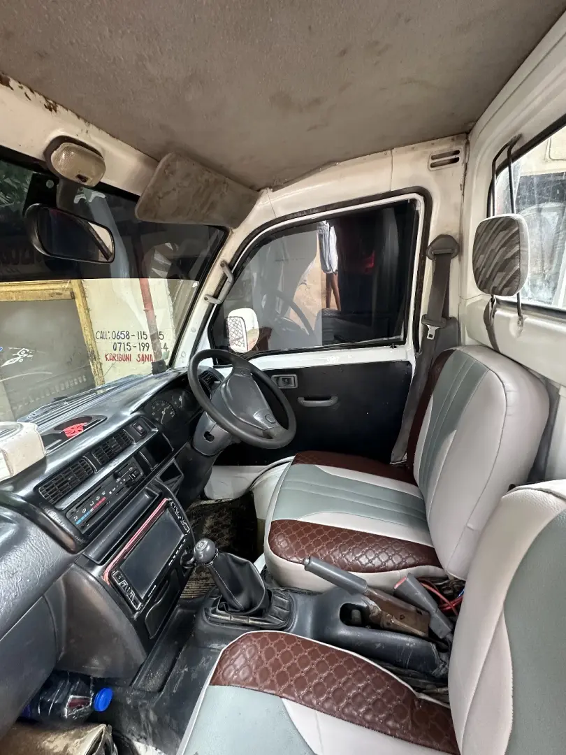 White Small Pickup Truck (Carry) for Sale thumbnail 6