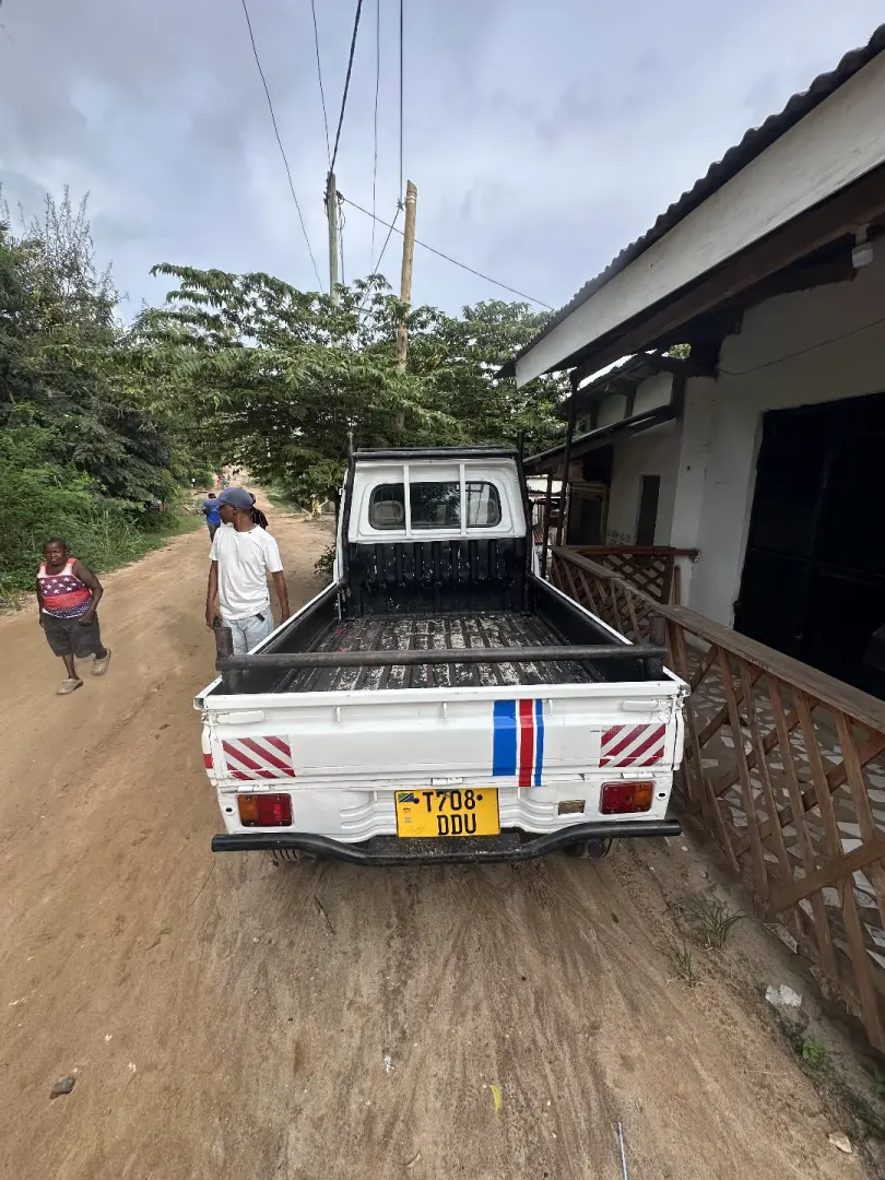 White Small Pickup Truck (Carry) for Sale thumbnail 7