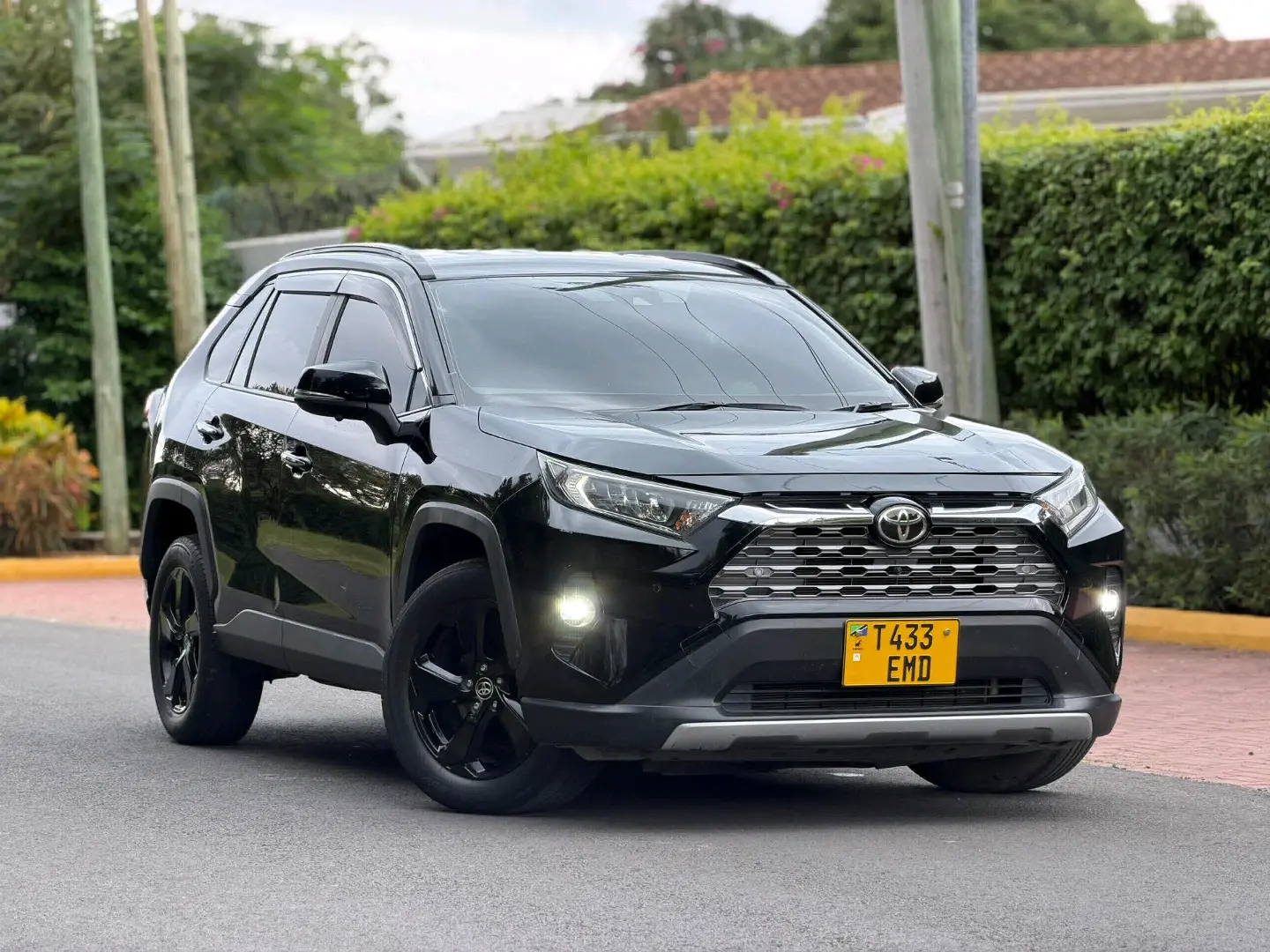 2020 Toyota RAV4 thumbnail 2