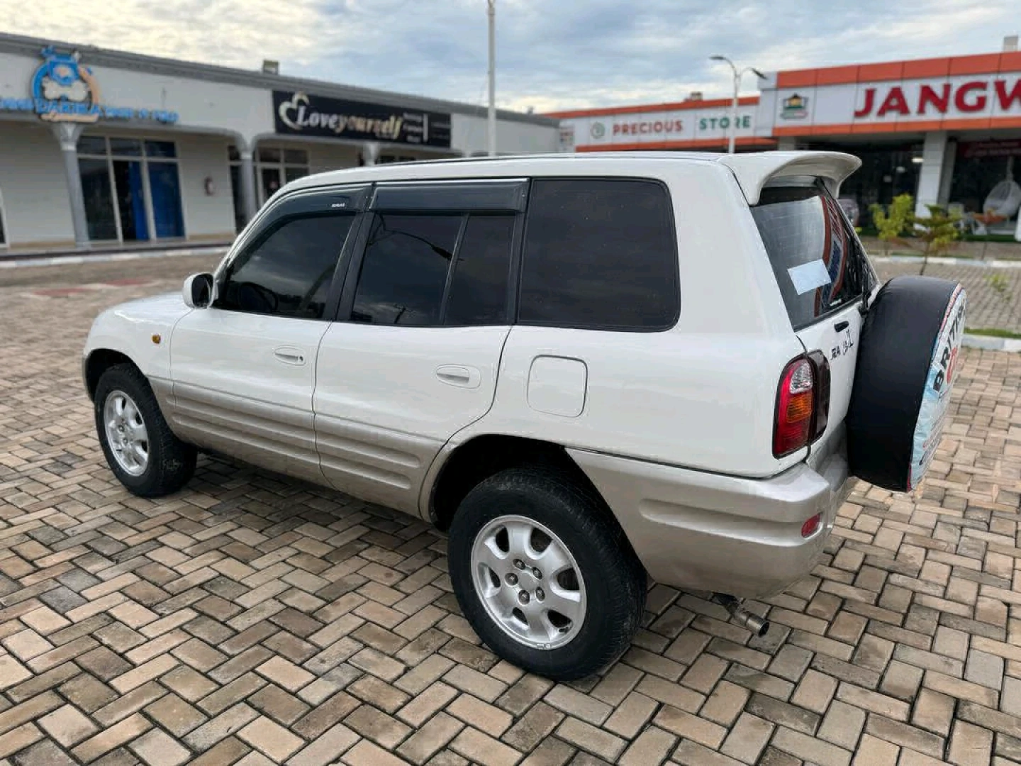 Toyota RAV4 Old Model 1998 thumbnail 7