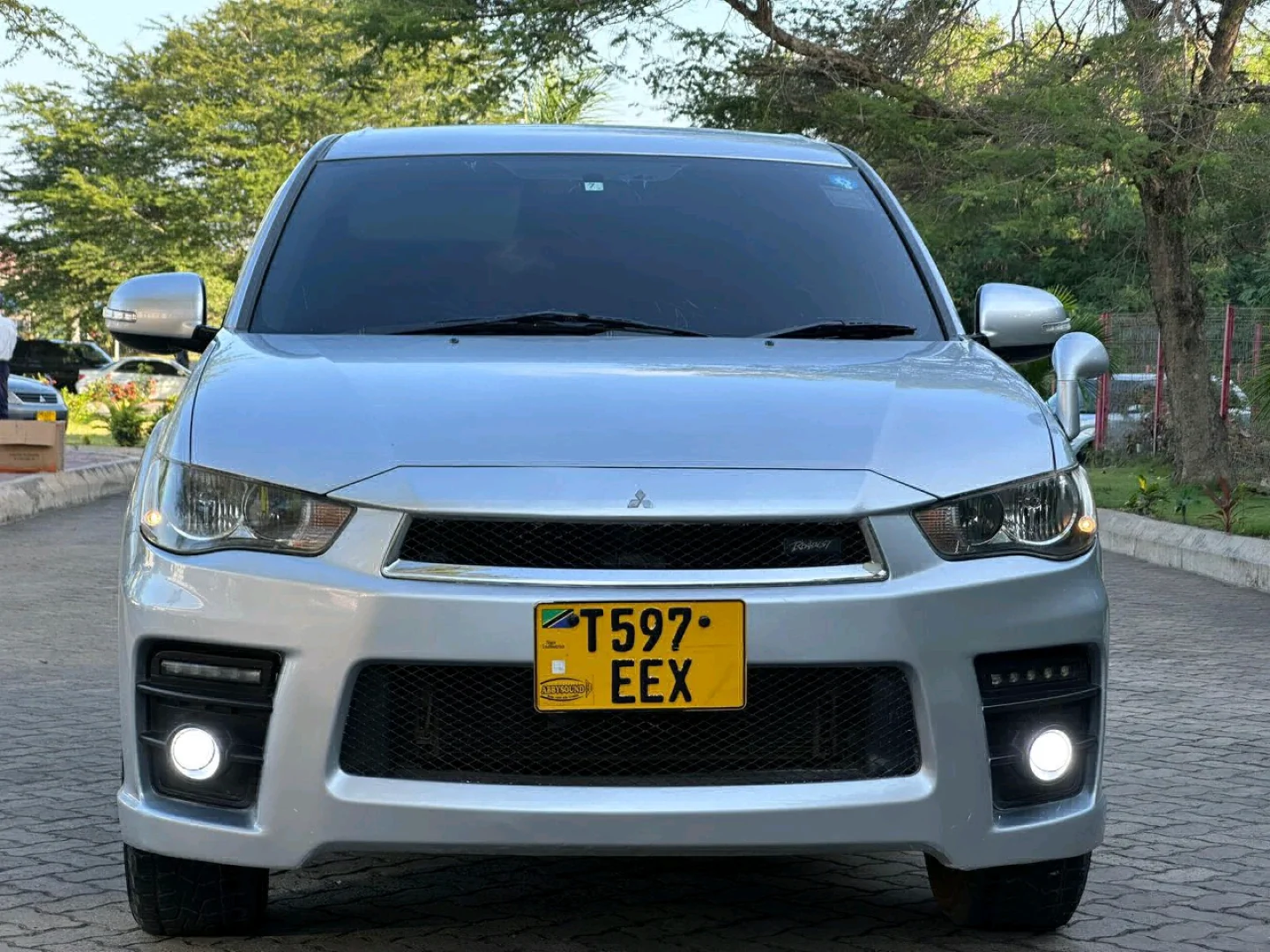 Mitsubishi Outlander SUV 2010 Model