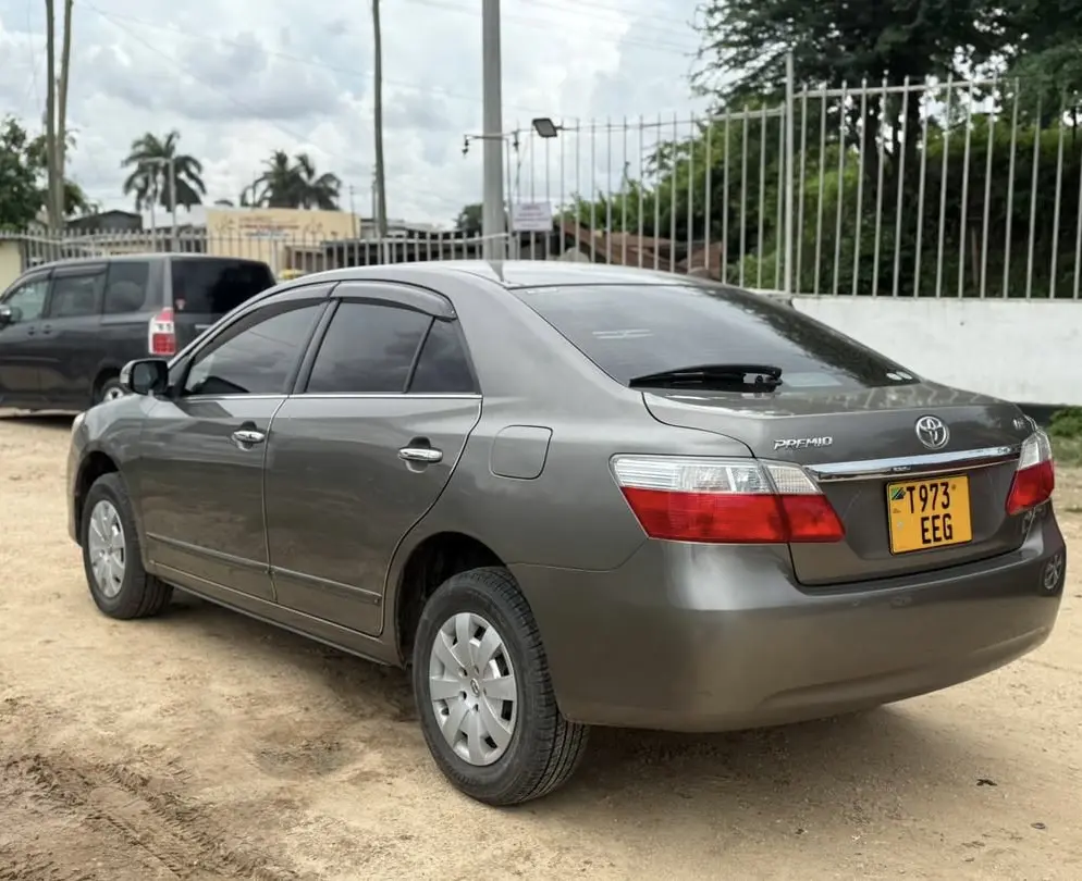 Toyota Premio F thumbnail 2