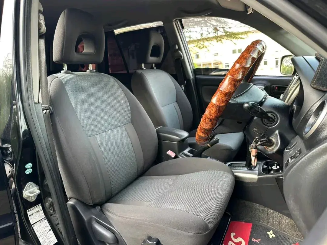 Toyota RAV4 2006, L Reg, 1990cc thumbnail 7