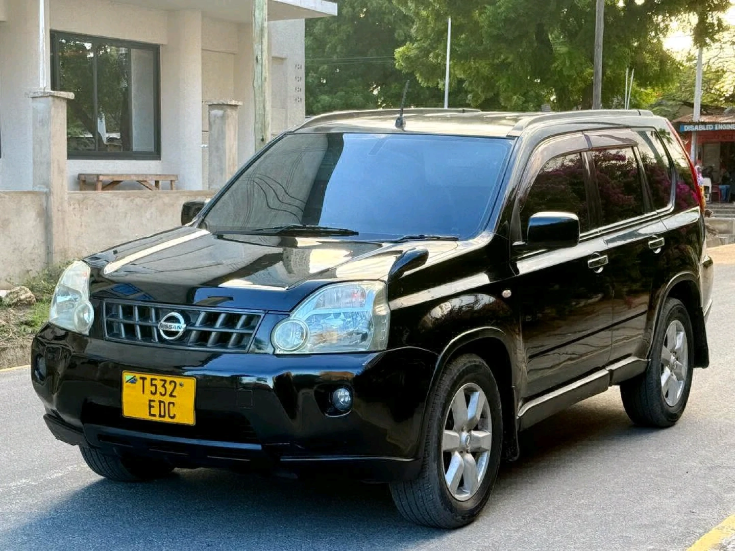 Nissan X-Trail 2009 Black SUV (Reg EDC) thumbnail 4