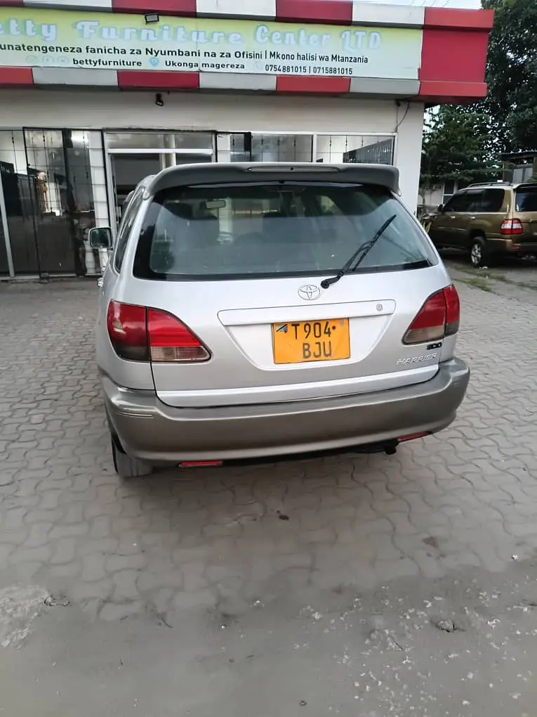 Toyota Harrier Old Model (BJU) thumbnail 2